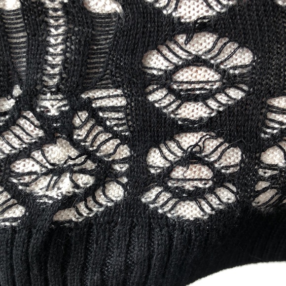 Heather B Rayon Lace Overlay V-neck Sweater! - Picture 6 of 10